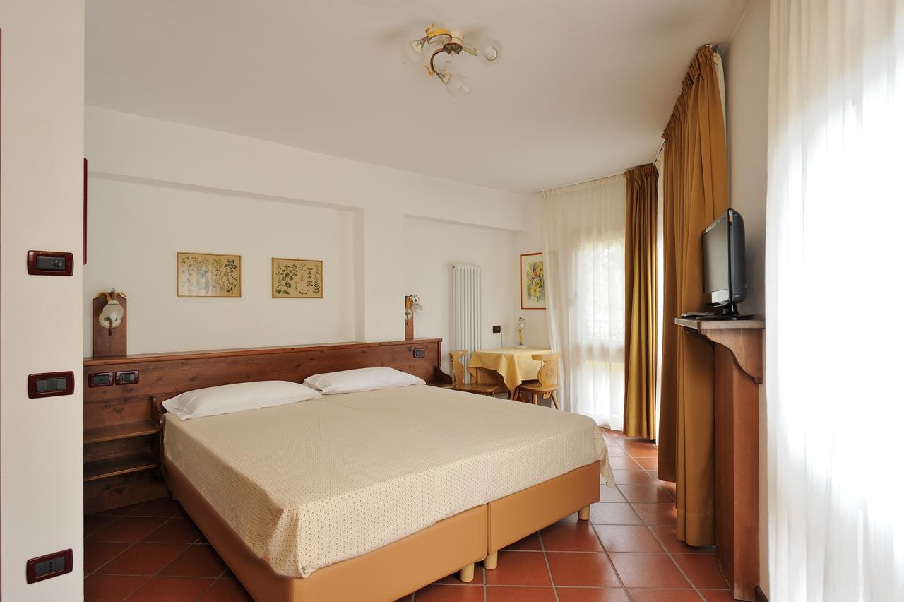 Chalet Dei Pini Aparthotel Madonna Exteriör bild